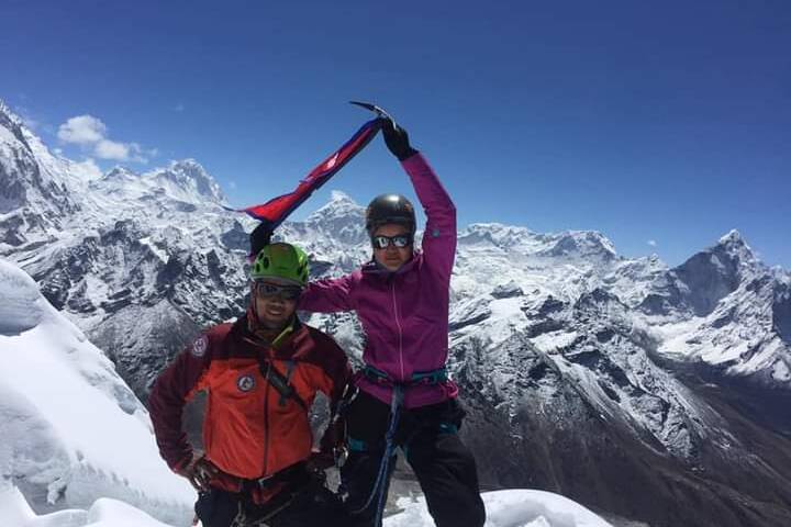 Lobuche peaksummit